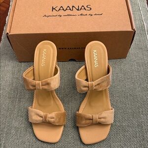 Kaanas Gramercy Velvet Bow Heel in Carmel